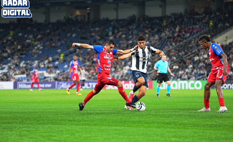 El equipo se van entregándolo todo en la cancha