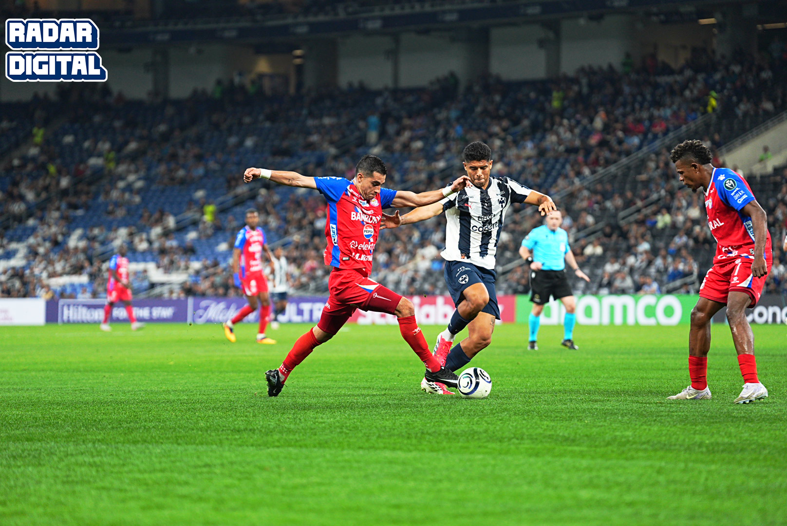 El equipo se van entregándolo todo en la cancha