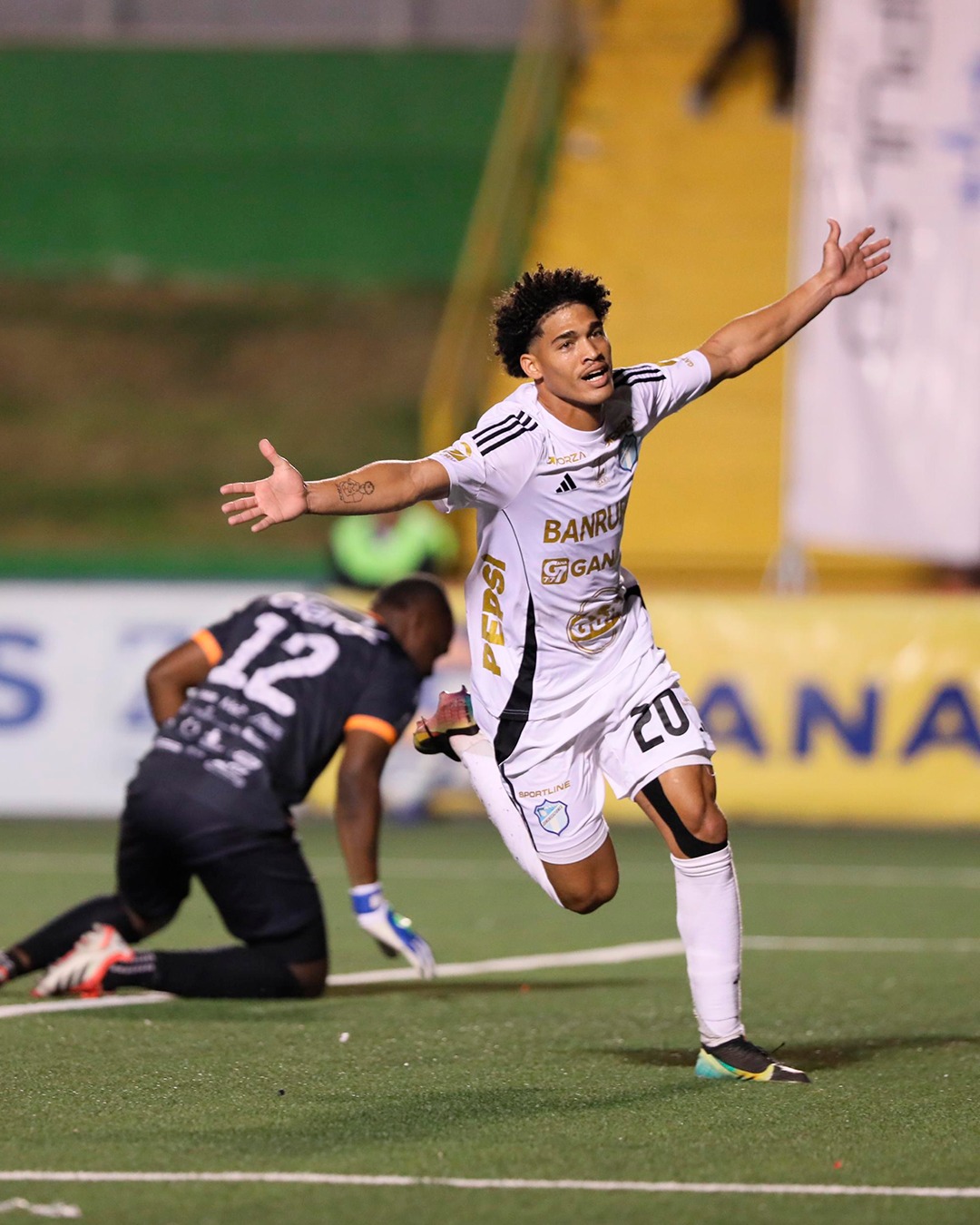 Comunicaciones – del descenso al liderato  ganando 4 a 0 ante Achuapa