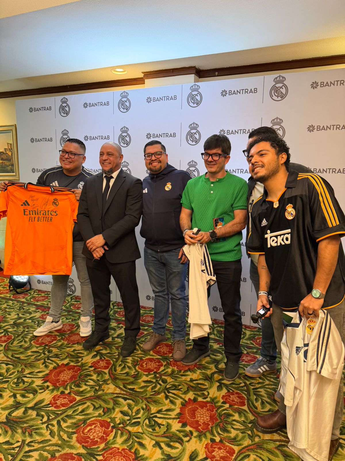 Una experiencia de élite: mi encuentro con Roberto Carlos en Guatemala