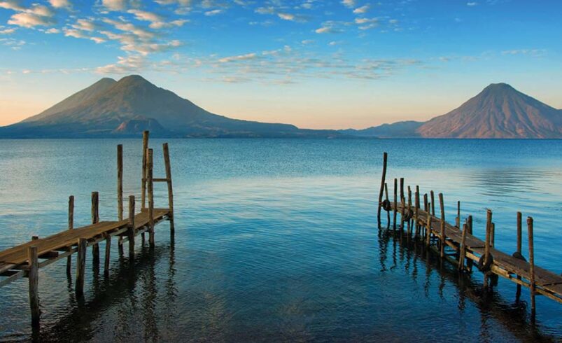 Alerta amarilla en Atitlán: Todo lo que debes saber sobre el alga verde (y por qué no hay que entrar en pánico)