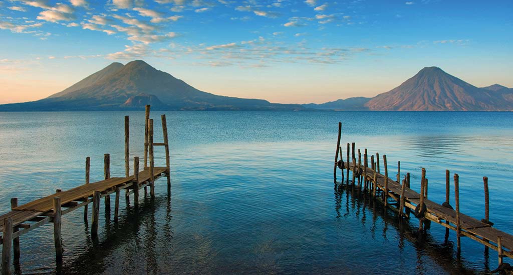 Alerta amarilla en Atitlán: Todo lo que debes saber sobre el alga verde (y por qué no hay que entrar en pánico)