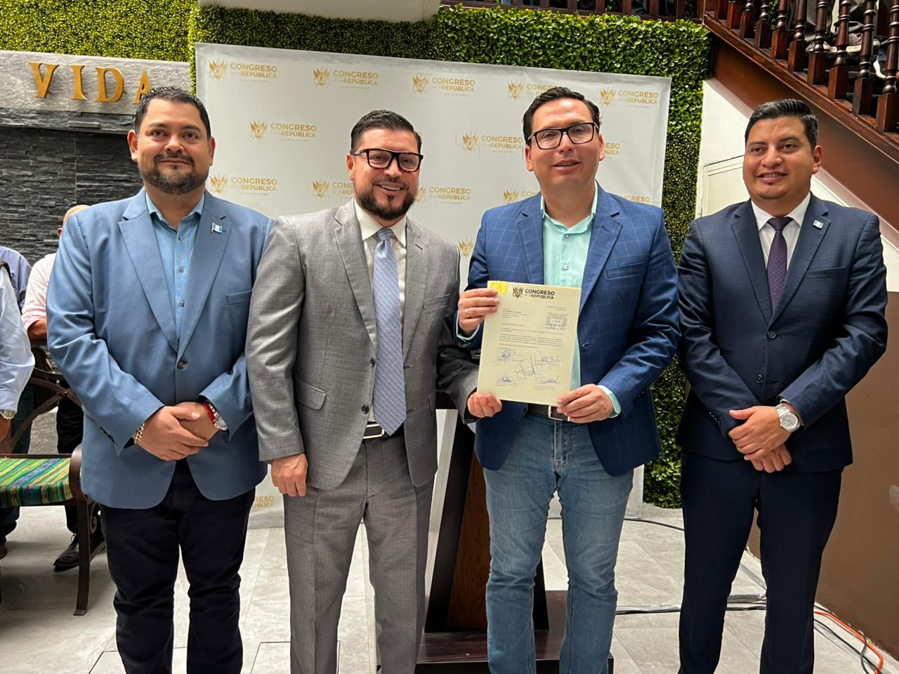 Iniciativa de Ley 6780 busca garantizar estabilidad y dignificación laboral a miles de trabajadores del Estado